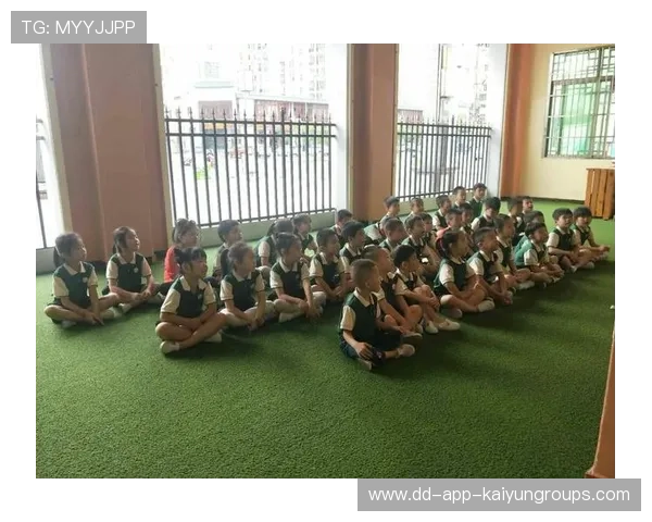 中国柔术小将张诗颖、张梦琪敢打敢拼收获经验，幼儿园放鞭炮